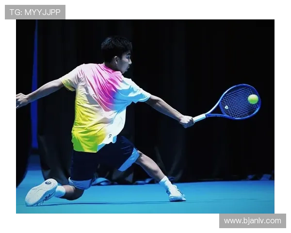 网球赛场风云再起 新星崭露头角 老将争夺荣耀演绎经典对决