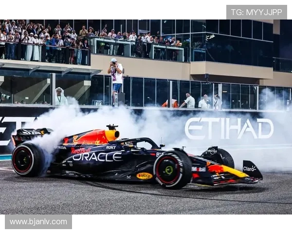 F1赛季激战正酣:各车队竞争白热化,梅赛德斯与红牛再度争锋