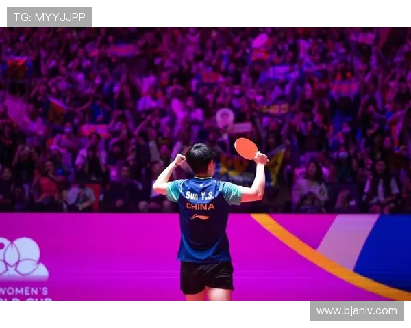 国家队逆转夺冠引爆全场激情球迷欢呼庆祝缔造难忘冠军之夜辉煌时刻 国家队逆转夺冠引爆全场激情球迷欢呼庆祝缔造难忘冠军之夜辉煌时刻