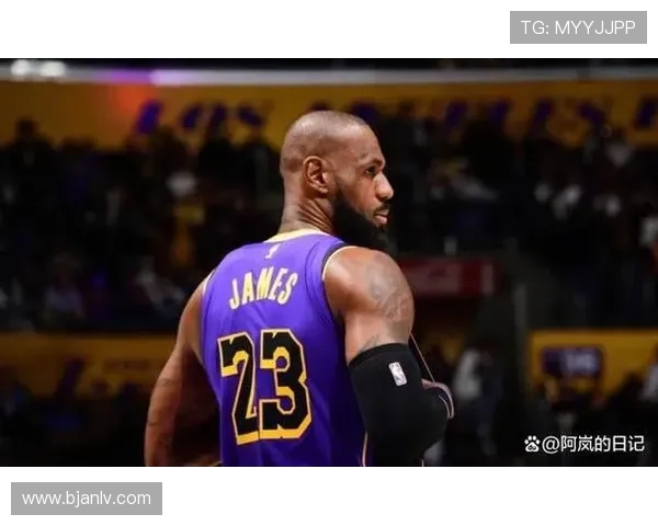 湖人逆转制胜詹姆斯压哨三分点燃全场球迷激情时刻引爆赛季焦点战 湖人逆转制胜詹姆斯压哨三分点燃全场球迷激情时刻引爆赛季焦点战