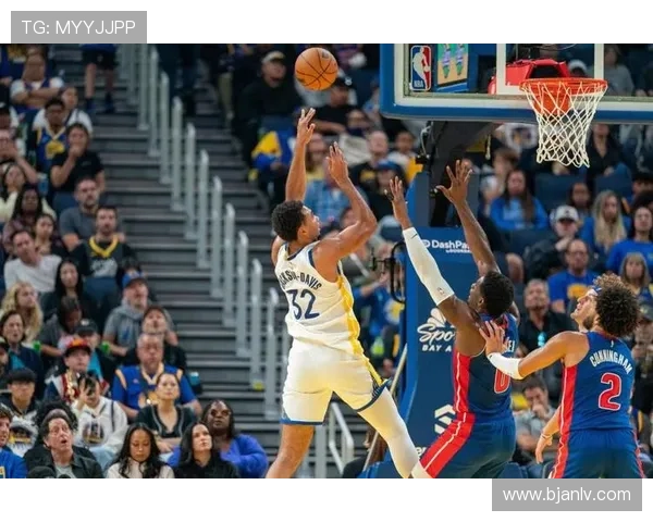 詹姆斯领衔湖人季前赛大胜勇士 安东尼戴维斯表现抢眼